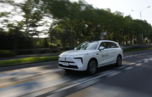 元戎启行“破局”：全国首家消费级量产车 Robotaxi 年底即将落地