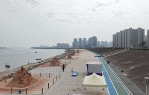 中国沙雕艺术家王靖现身佛山：用细腻雕琢唤醒沙的灵性