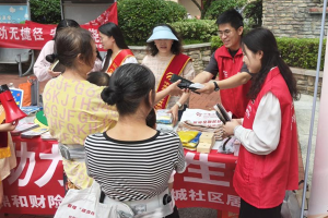 金融教育宣传周∣鼎和保险贵州分公司进社区 把金融“安全感”送到居民家门口