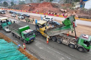 湖北省交通运输厅赴沪渝高速武黄段改扩建现场调研项目建设情况