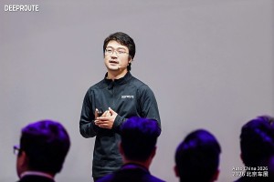 元戎首席科学家阮翀北京车展首秀：基座模型不止重塑智驾，也在重塑组织