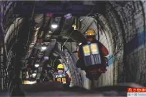 现场发现隐藏巷道 侦察机器人投入使用